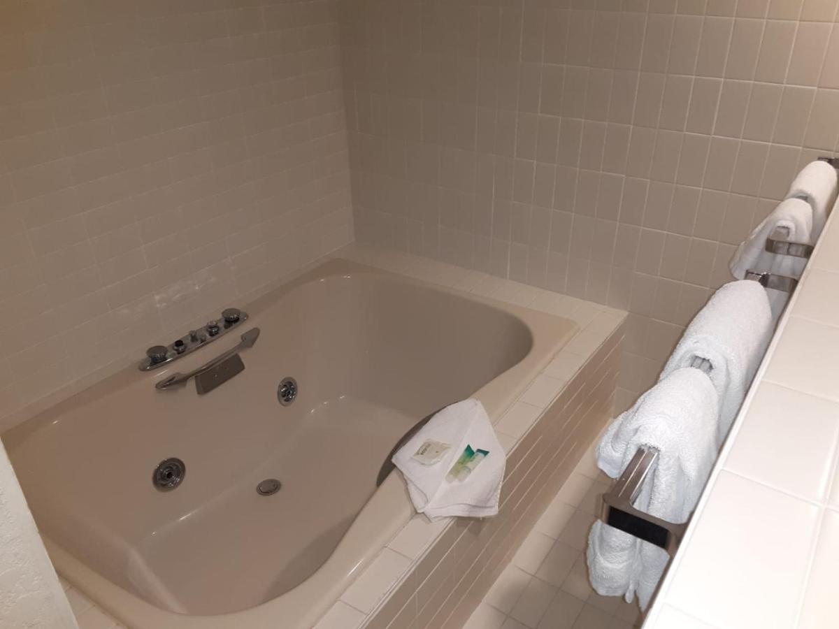 Eleven Boutique Hotel Llc إمبوريا المظهر الخارجي الصورة